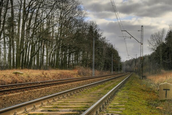 Eisenbahn in der Nähe des Friedhofs