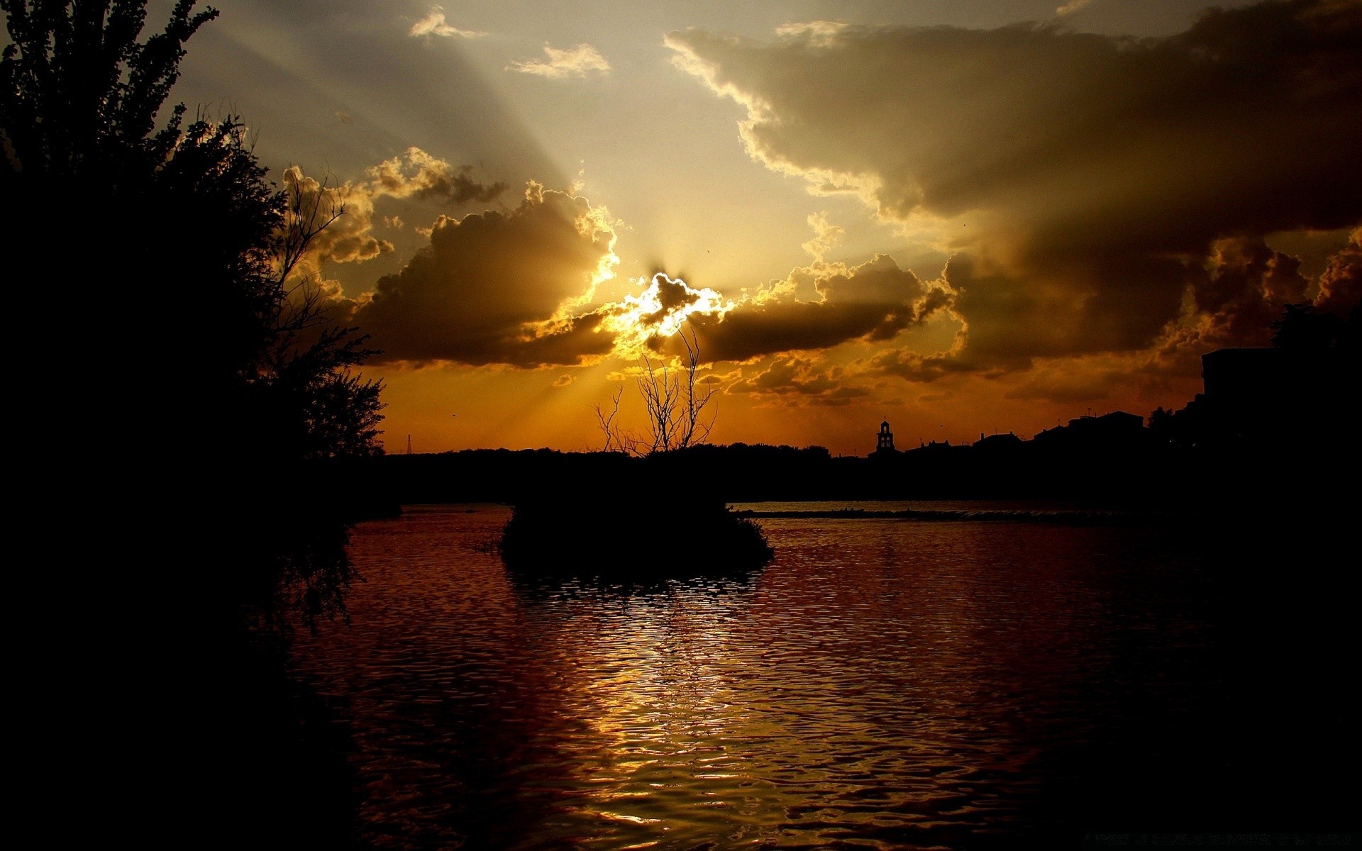 paysage coucher de soleil eau aube soir paysage lac rétro-éclairé crépuscule réflexion soleil ciel nature lumière tempête silhouette arbre