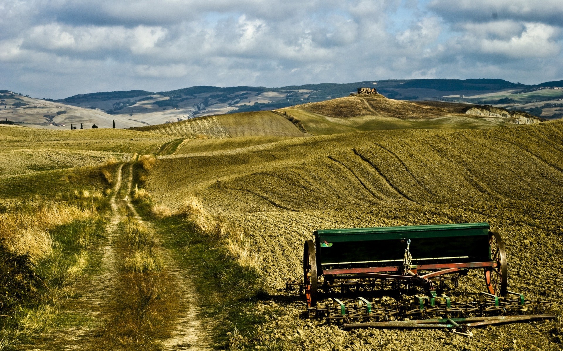 paisagens paisagem agricultura fazenda campo ao ar livre céu natureza terras cultivadas viagens campo colina rural grama cênica país montanhas solo