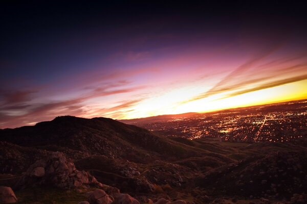 Paisaje cielo puesta de sol montañas belleza