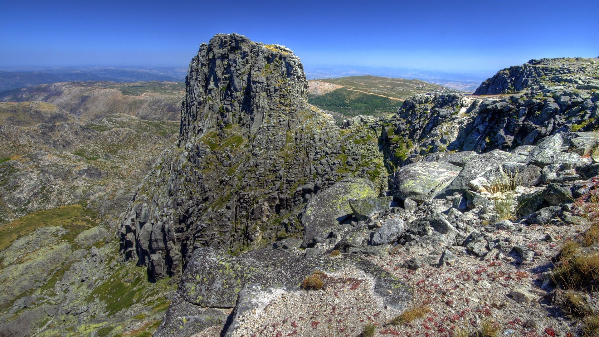 paysage paysage nature rock montagnes ciel voyage scénique pierre spectacle paysage en plein air tourisme rocky été belle eau pic de montagne scène vallée