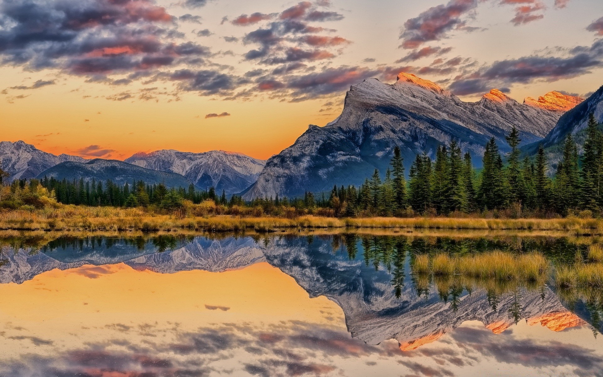 montagnes réflexion lac montagnes aube neige paysage eau scénique coucher de soleil nature voyage ciel à l extérieur majestueux soir vallée pic de montagne