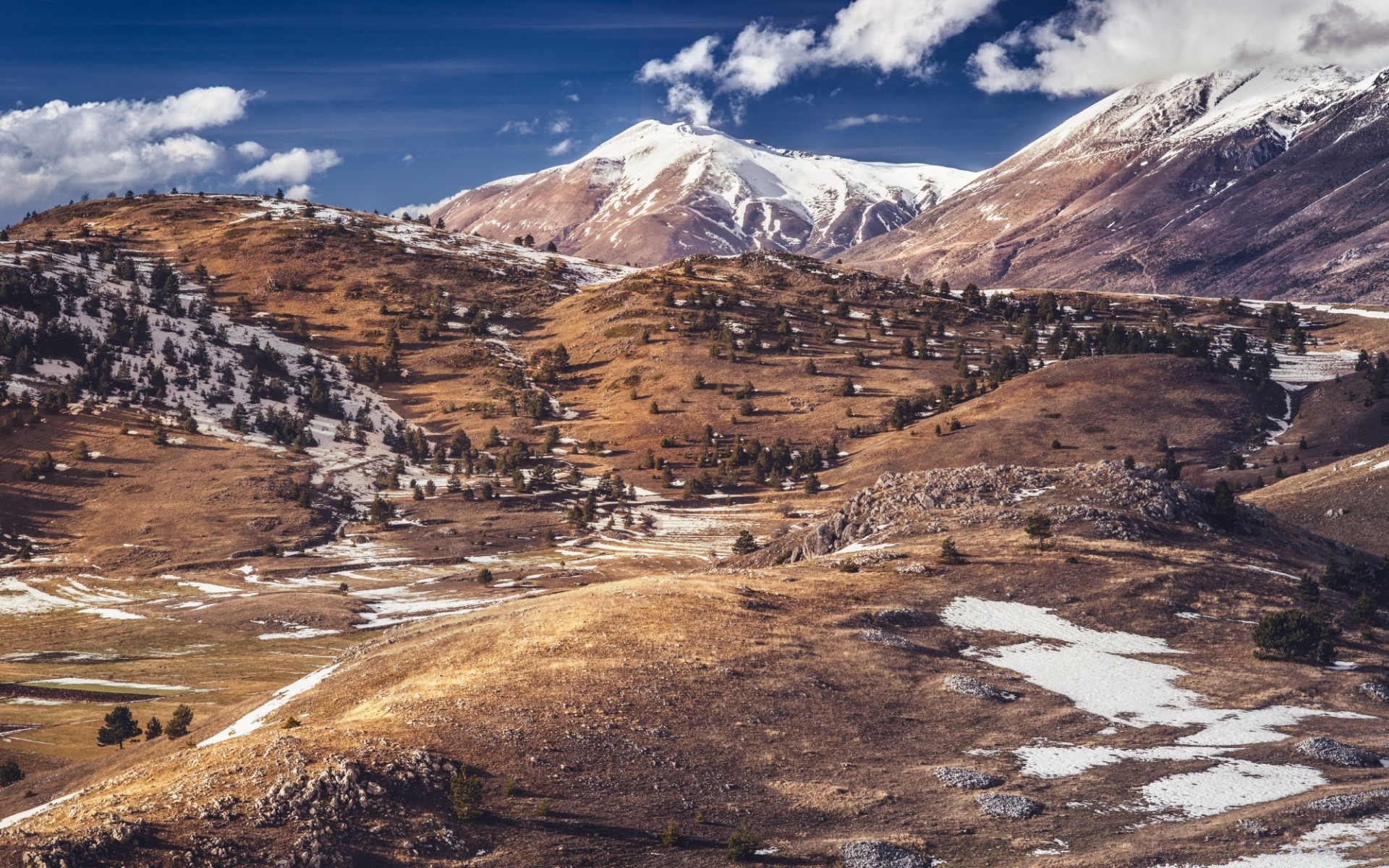 山 山 景观 旅游 雪 天空 自然 户外 风景 山谷 岩石 水 旅游 山 火山 山顶