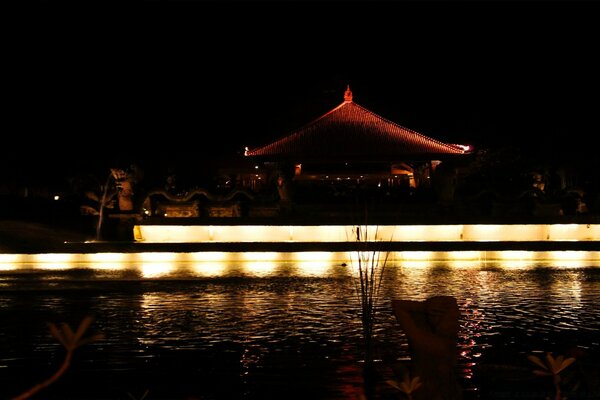 Lumière sur l eau le soir