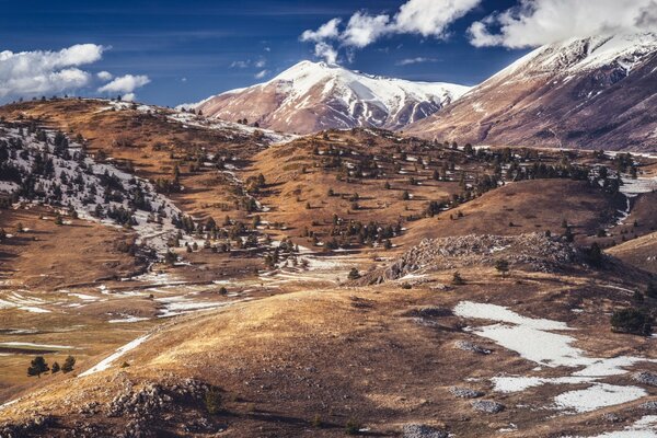 Neve, montanhas e planícies, o que poderia ser mais bonito