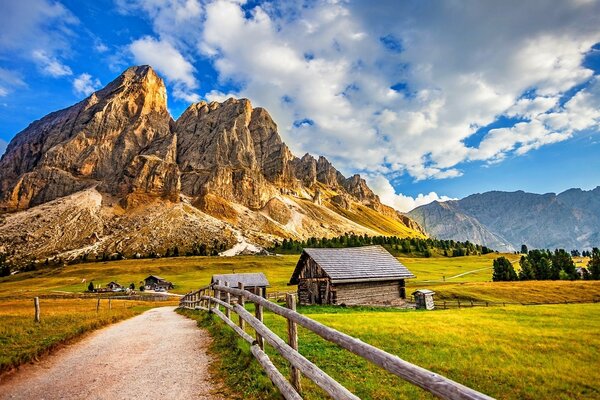 Uma viagem a uma bela aldeia situada nas montanhas