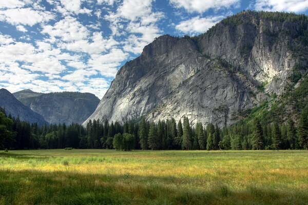 Grey mountains and cirrus clouds