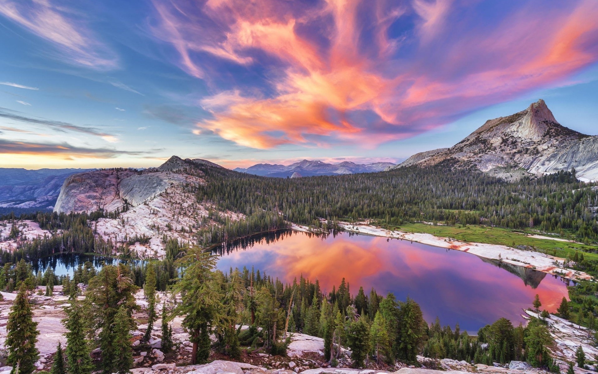 montanhas água montanhas viagens paisagem ao ar livre lago natureza pôr do sol céu cênica neve amanhecer reflexão luz do dia noite