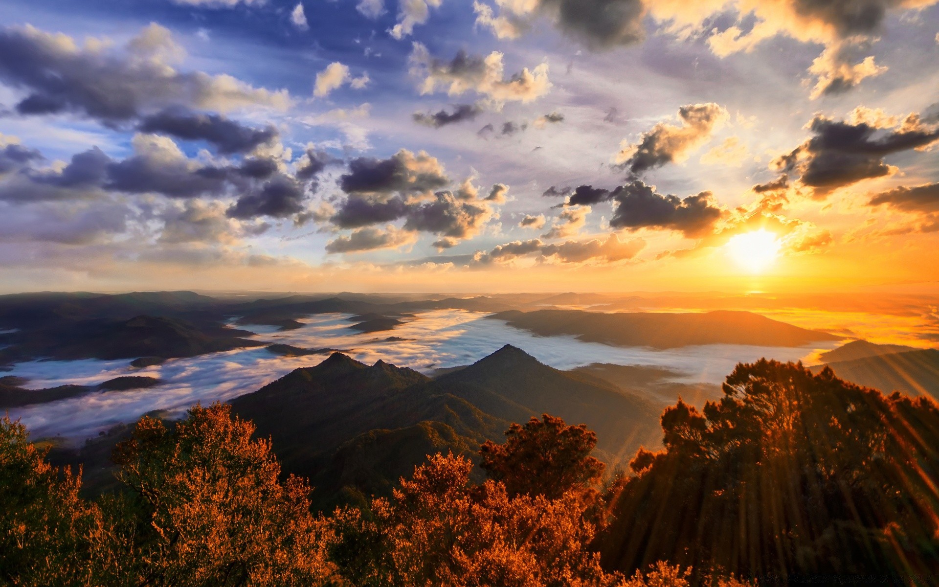 montagnes coucher de soleil aube montagnes paysage nature ciel voyage soir soleil à l extérieur automne crépuscule beau temps eau