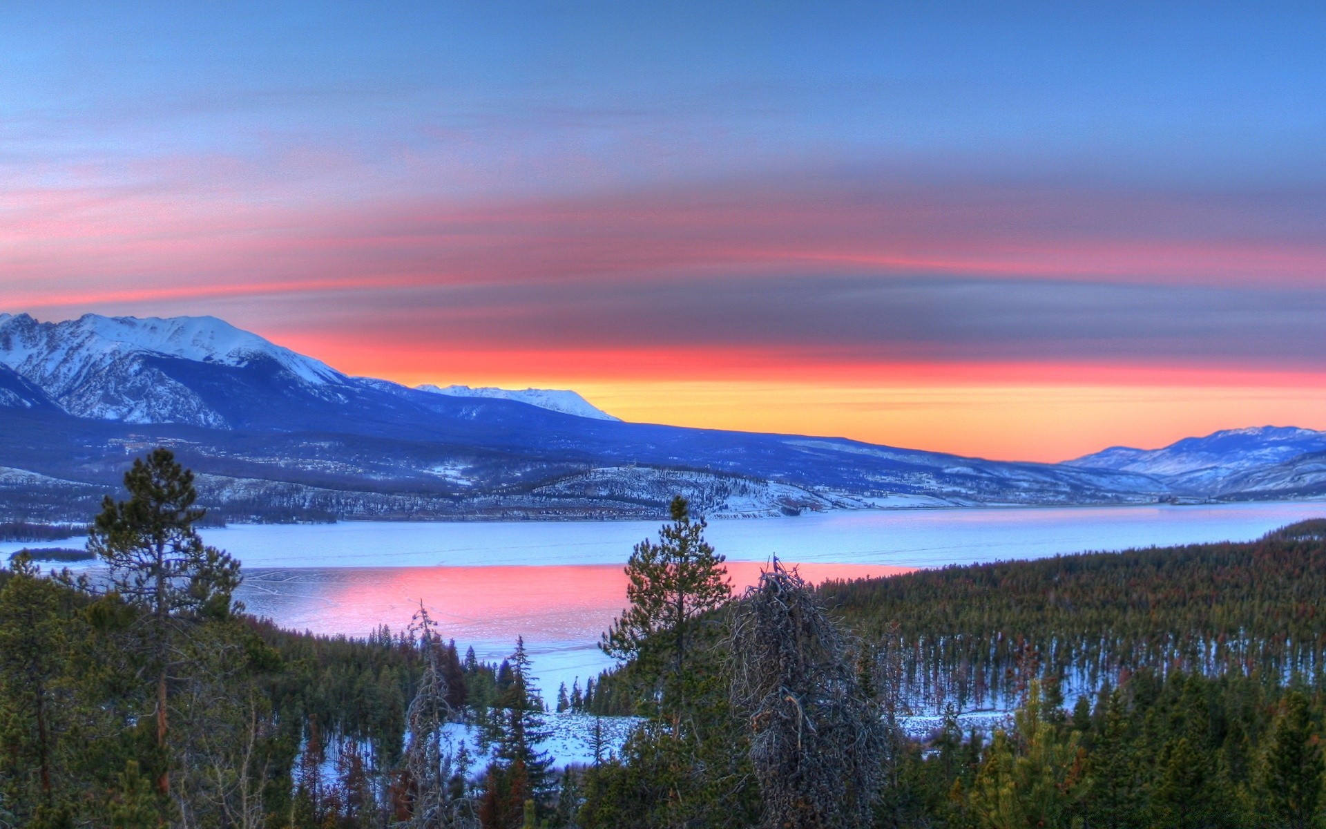 montagnes eau en plein air lac ciel coucher de soleil voyage montagnes paysage aube nature neige soir lumière du jour réflexion