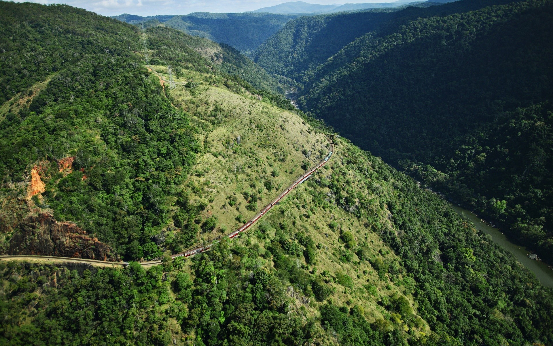 山 山 景观 山 自然 旅游 木材 木材 山谷 风景 日光 户外 天空