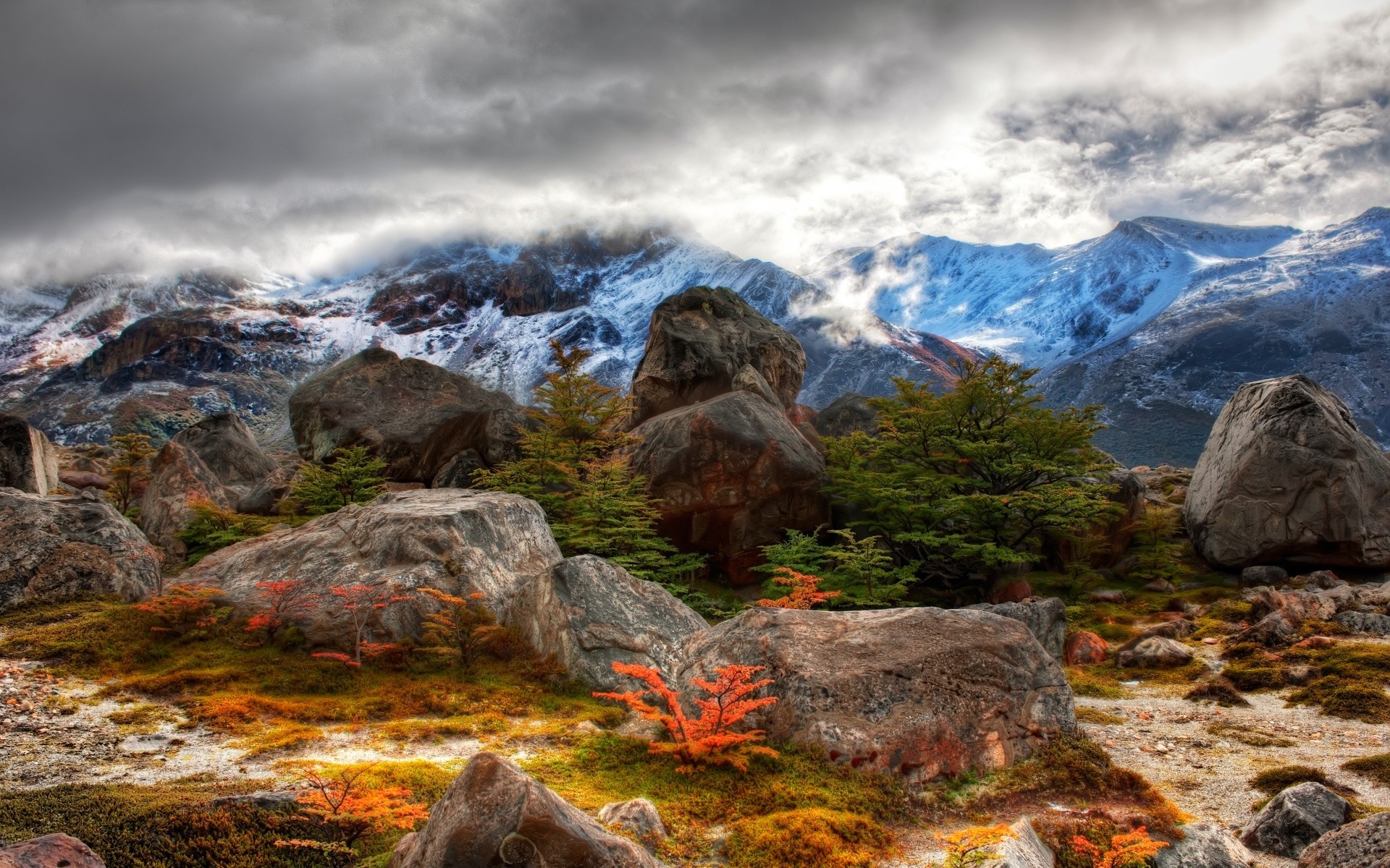 山 山 景观 岩石 旅游 自然 水 雪 户外 风景 天空 日落