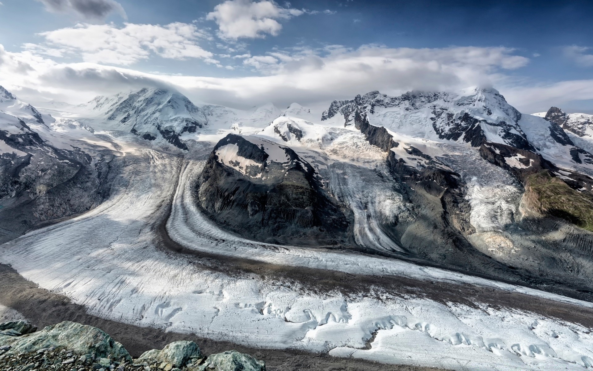 montagnes neige montagnes glace glacier paysage voyage scénique hiver ciel pic de montagne froid nature dehors congelé nuage haute vallée spectacle majestueux