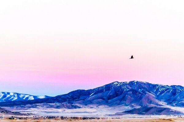 Les montagnes cachent toujours de nos yeux le début du coucher du soleil