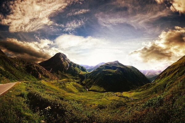 Hermoso paisaje de la naturaleza al atardecer