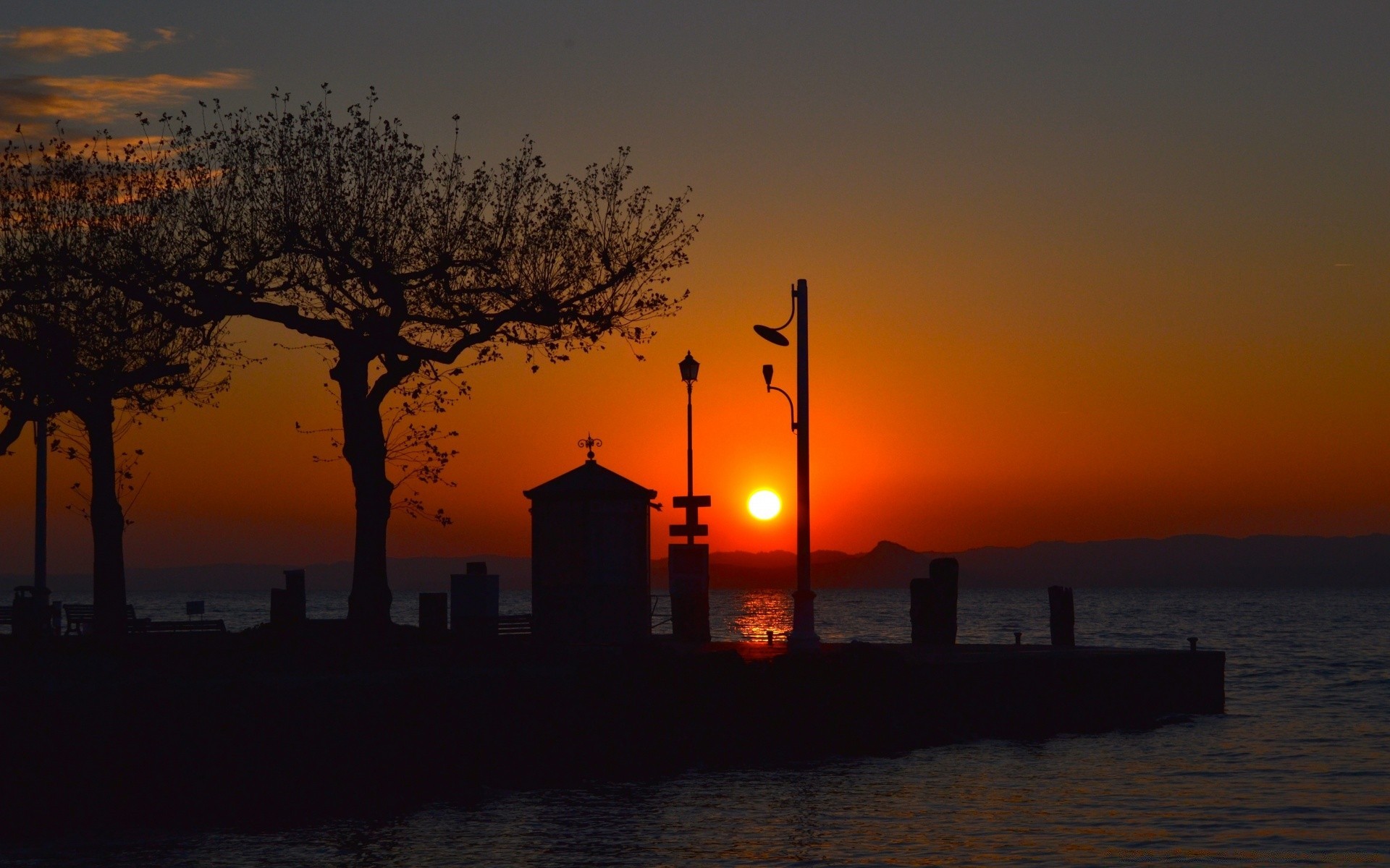 lago tramonto alba sera acqua crepuscolo silhouette mare sole cielo luce illuminato faro oceano viaggi spiaggia