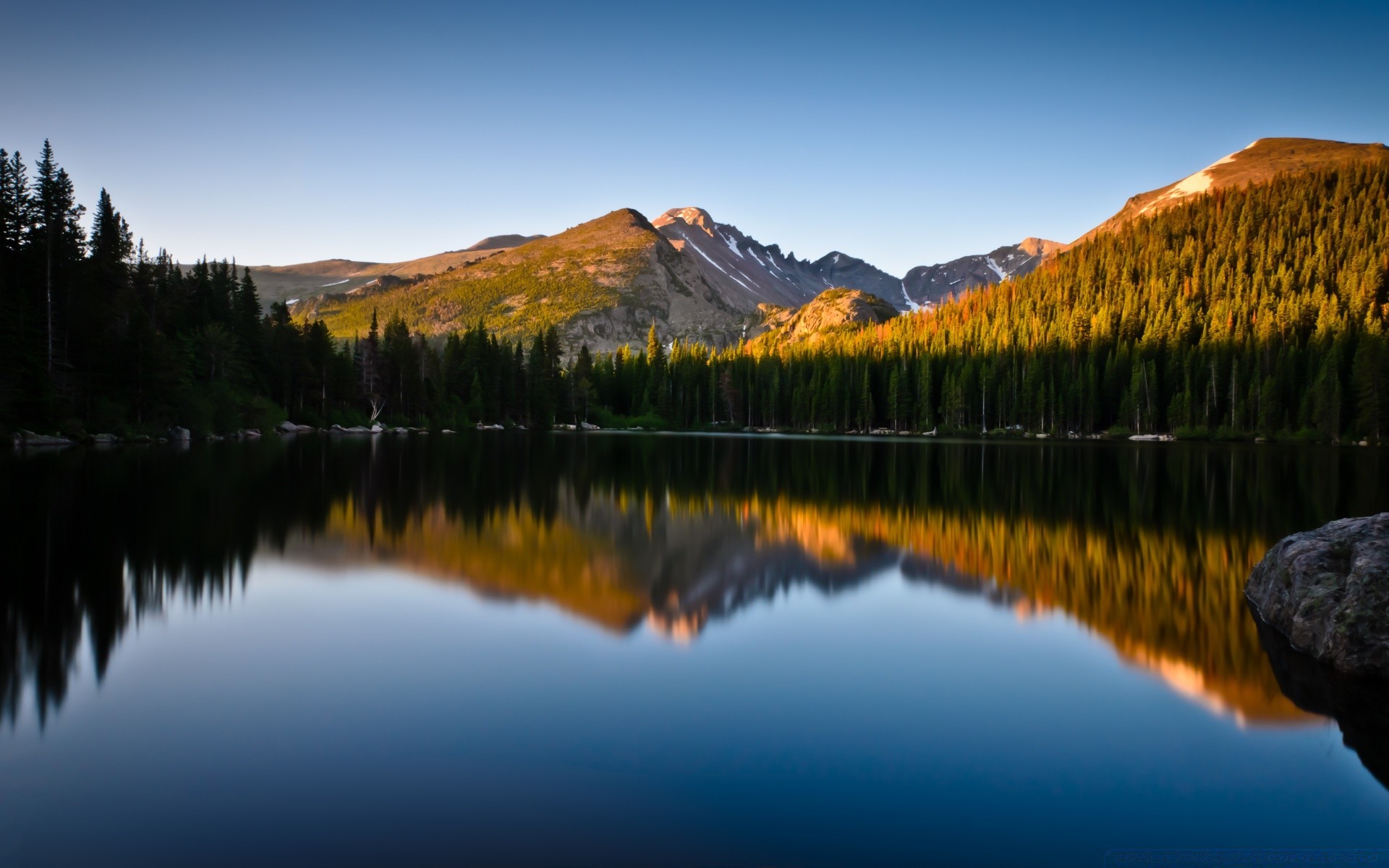 lac réflexion eau paysage montagnes aube nature coucher de soleil scénique rivière ciel à l extérieur automne soir bois voyage