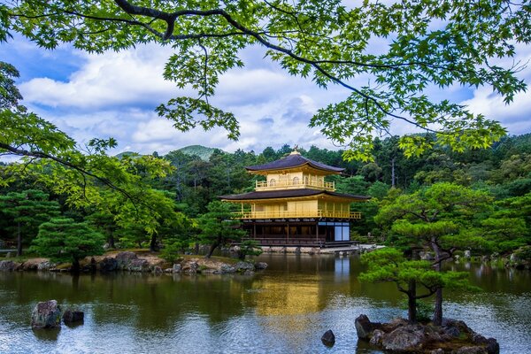 Chinesisches Haus im Park am See