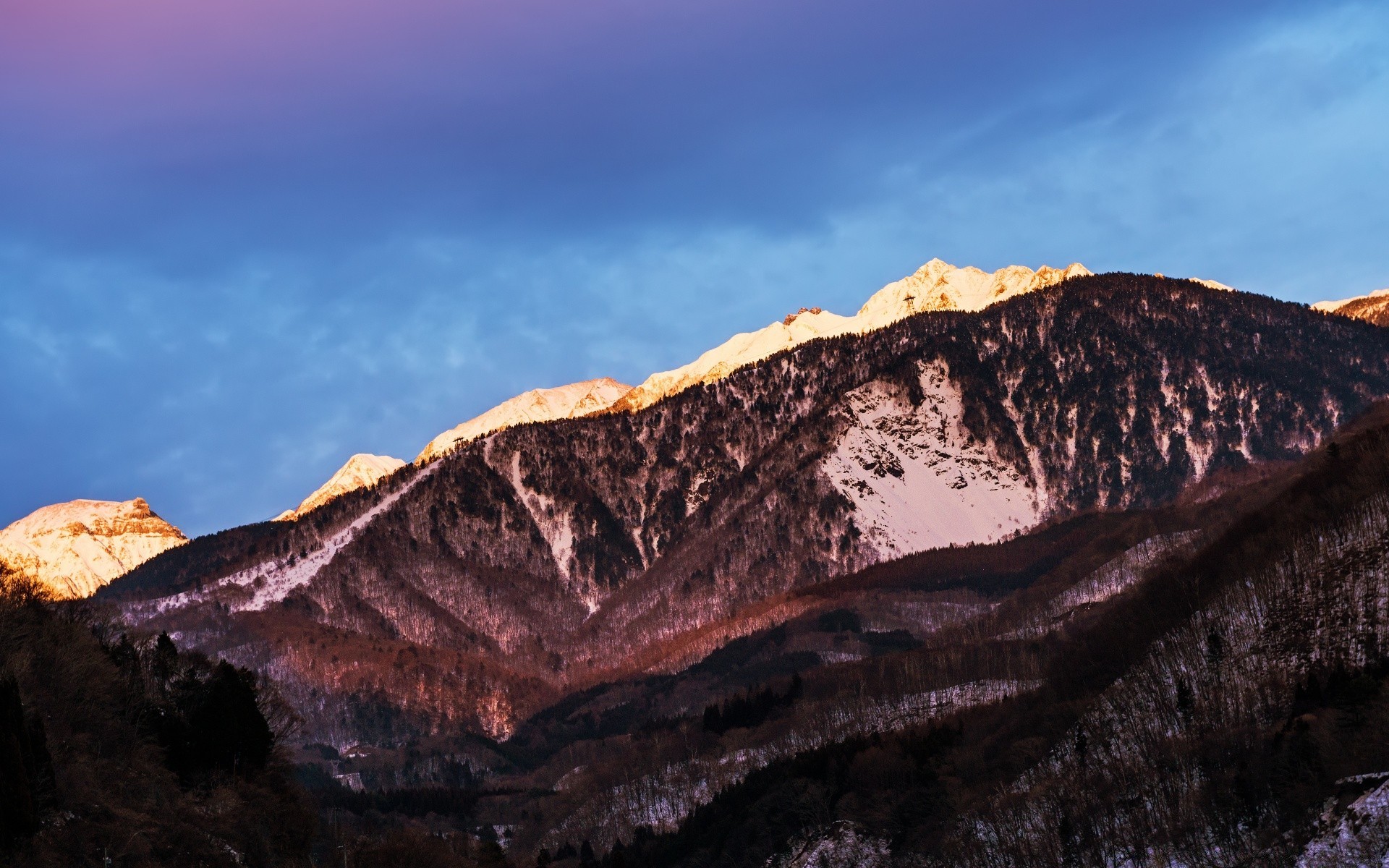 山 山 旅游 景观 户外 天空 自然 风景 日光 岩石 山谷