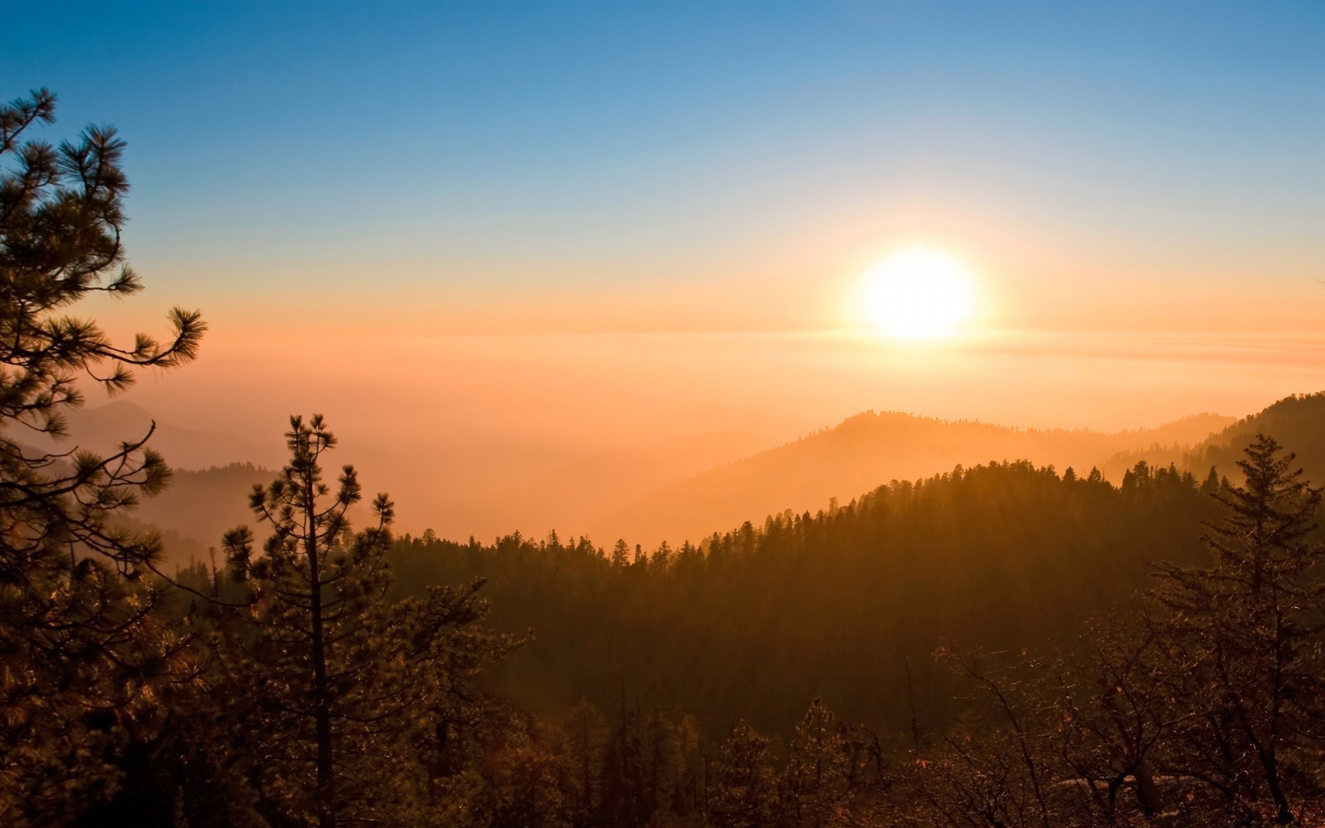 berge sonnenuntergang dämmerung sonne nebel natur baum landschaft nebel abend himmel im freien dämmerung gutes wetter herbst hintergrundbeleuchtung licht winter berge mond