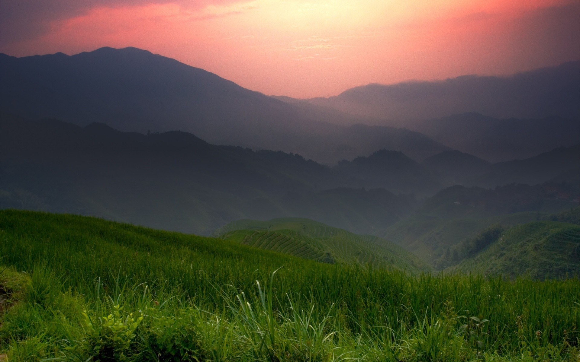 berge landschaft berge natur dämmerung nebel sonnenuntergang himmel gras reisen im freien hügel sommer sonne baum gutes wetter