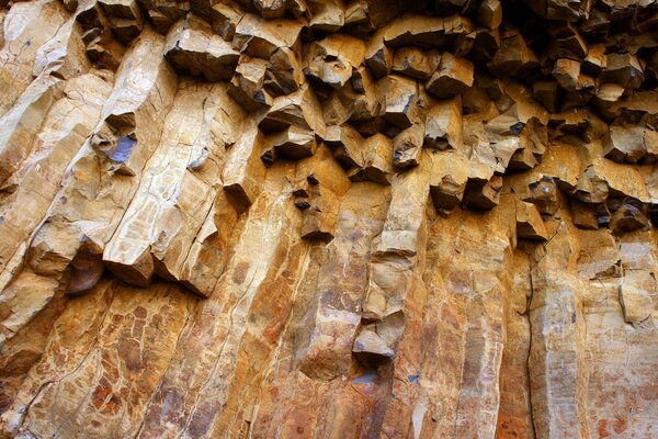 Bild des Reliefs des alten Berges