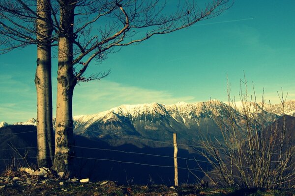 Tempo frio entre o terreno montanhoso