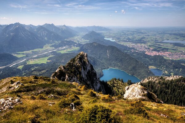 美丽的风景。 山。 桌面屏幕保护程序