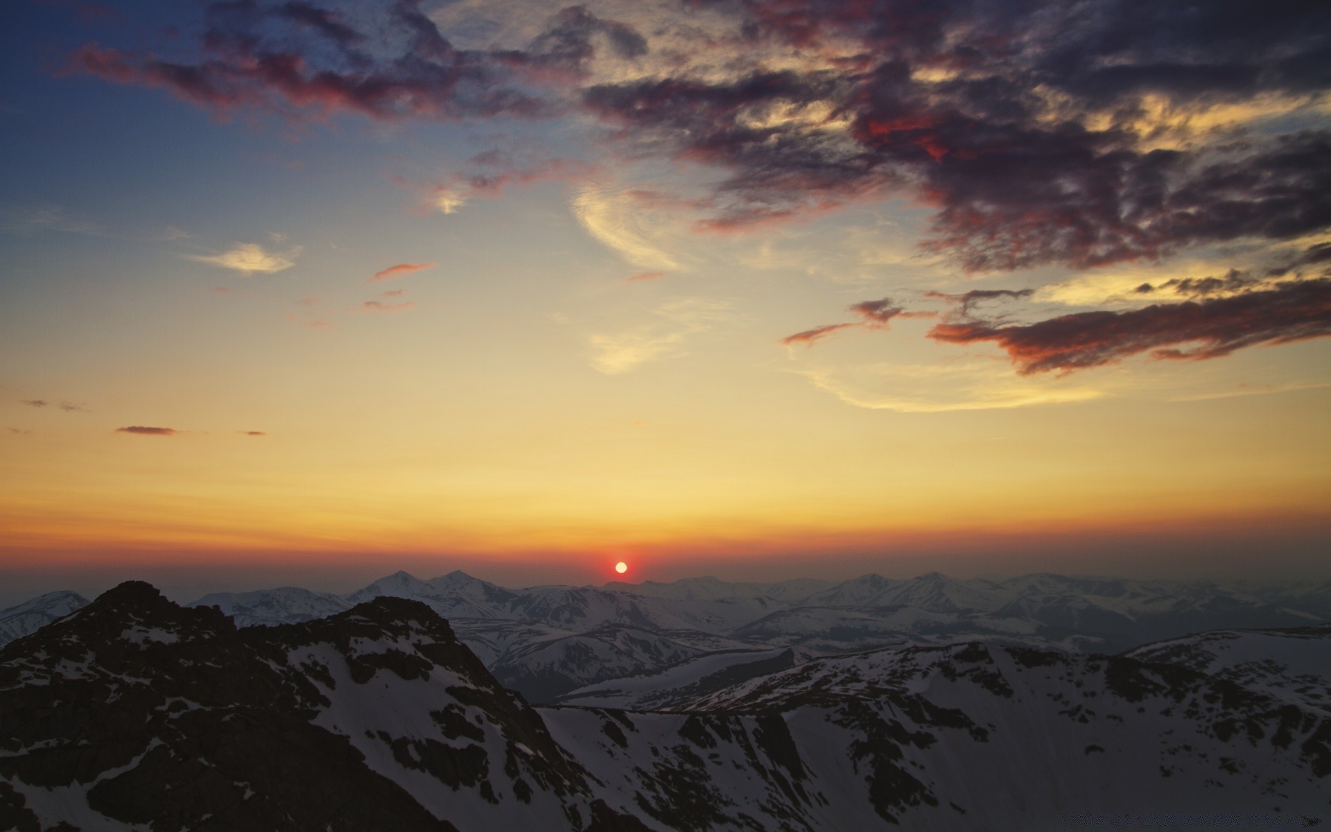 montagnes coucher de soleil montagnes aube ciel neige voyage paysage soir soleil nature brouillard beau temps crépuscule à l extérieur lumière