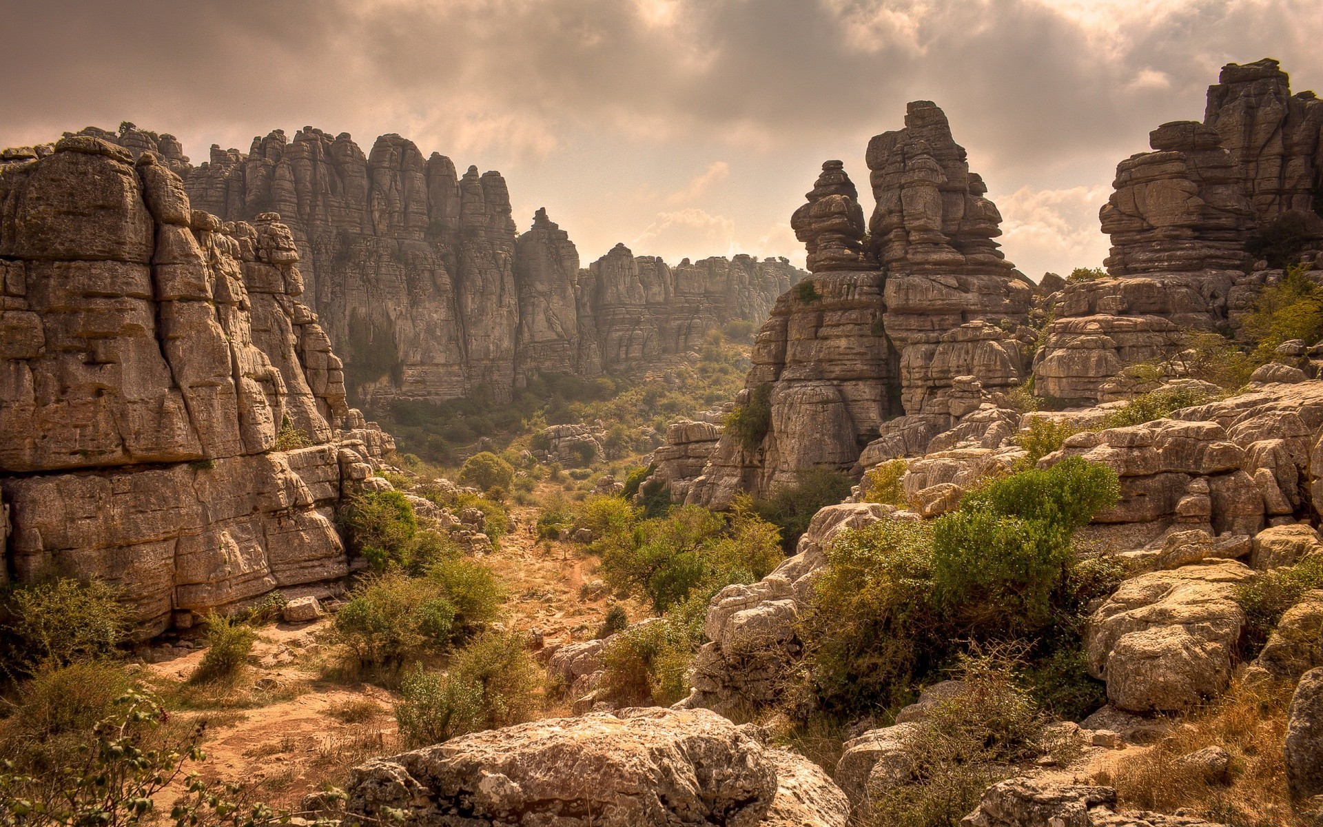 berge reisen rock sandstein natur landschaft im freien himmel geologie erosion schlucht landschaftlich tourismus berge stein tal geologische bildung