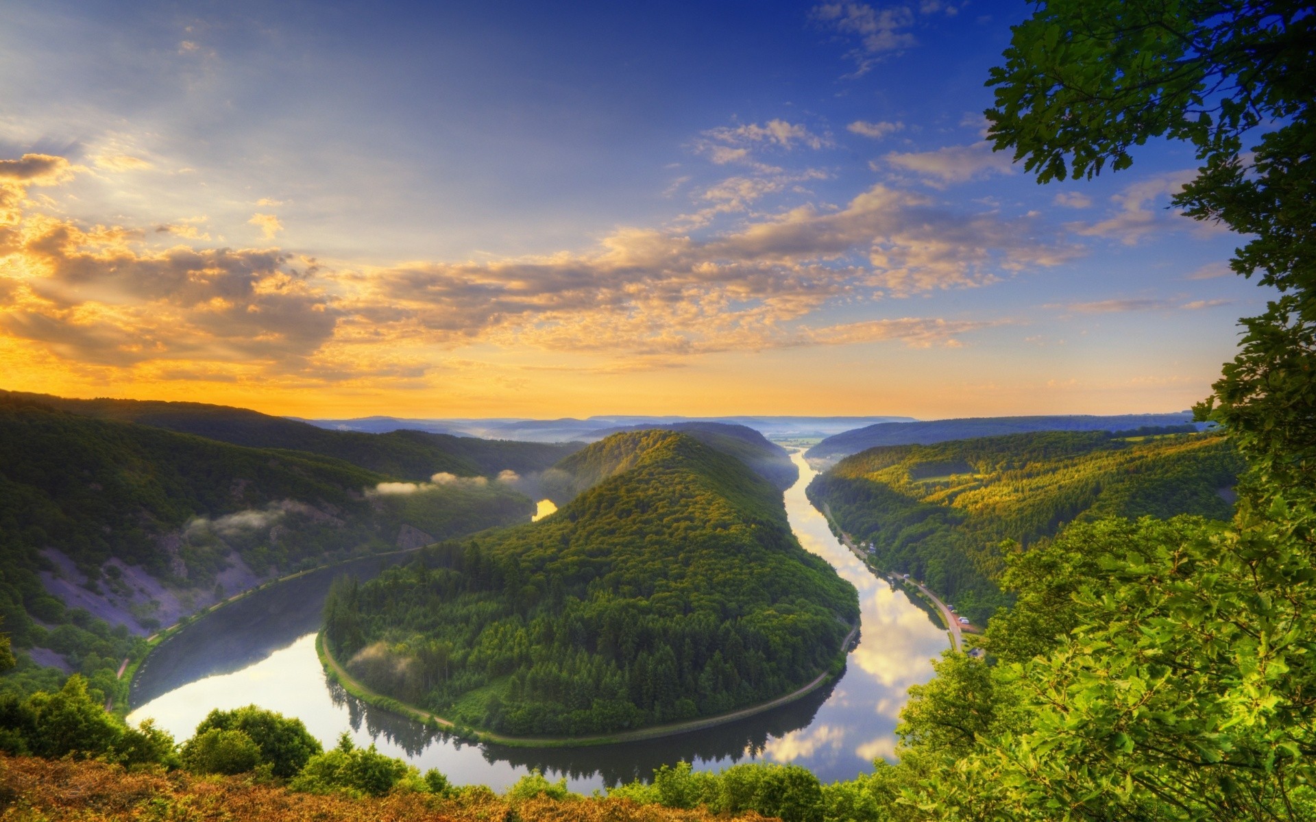 rivières étangs et ruisseaux étangs et ruisseaux voyage eau nature paysage ciel à l extérieur bois montagnes rivière bois scénique coucher de soleil herbe