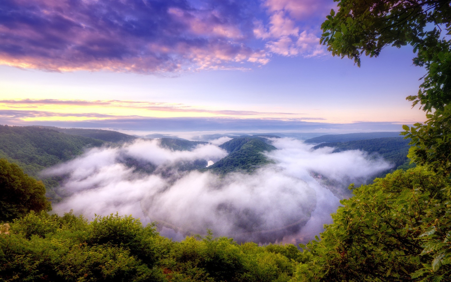 rivières étangs et ruisseaux étangs et ruisseaux nature paysage ciel brouillard voyage montagnes à l extérieur bois bois coucher de soleil eau brouillard aube automne été soleil