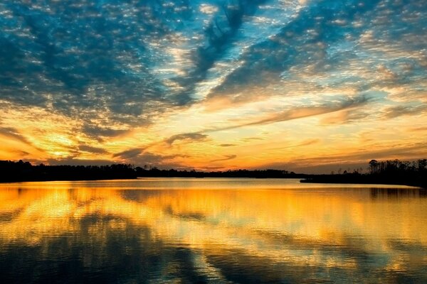 Sunset with a beautiful sky over the lake