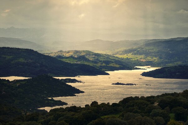 Montañas bosque naturaleza agua