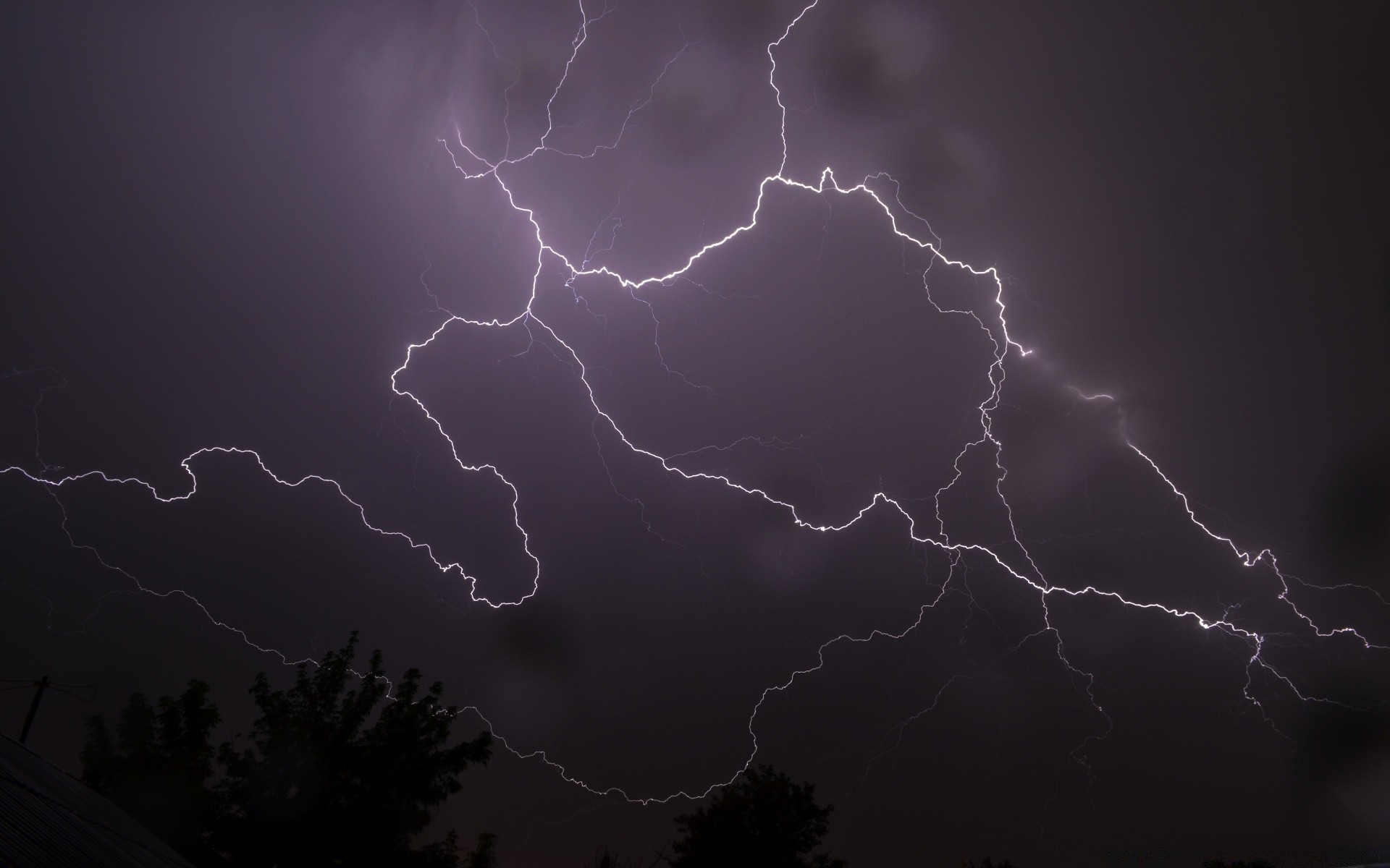 cielo fulmine fulmine temporale tuono tempesta pioggia impatto flash disastro buio tempo pericolo drammatico cielo ronzio luce statico intensità sera