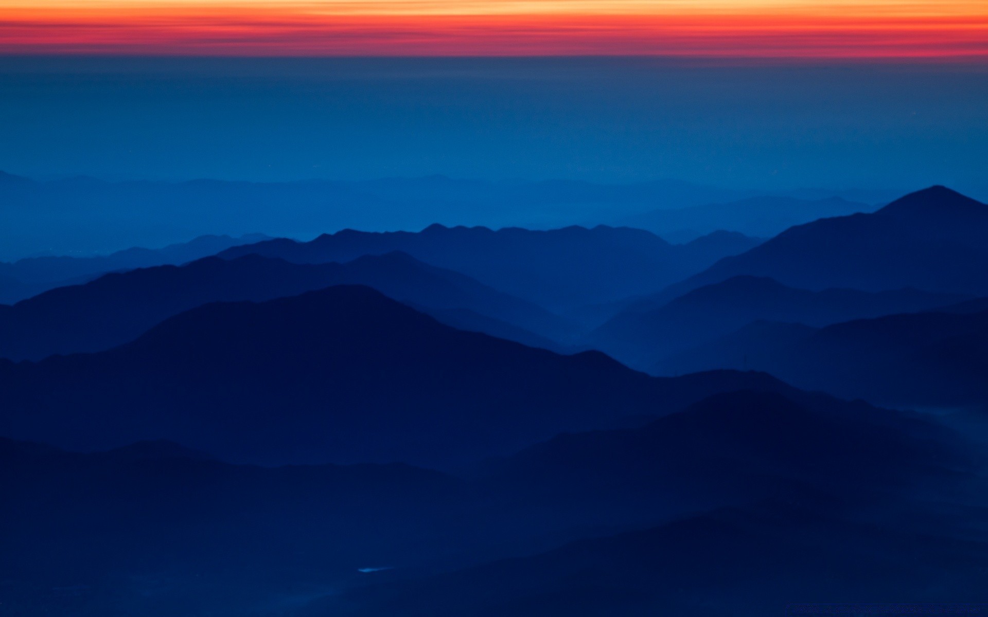 天空 山 日落 傍晚 黎明 景观 旅游 天空 户外 日光 水 黄昏 光