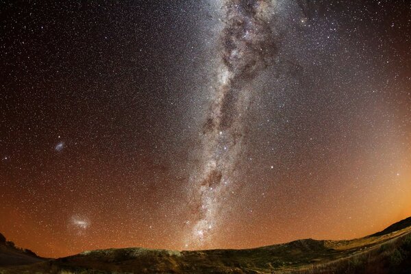 The starry sky was lit up by stars