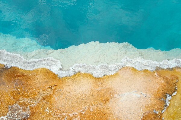 Belle confluence de l eau et du sable