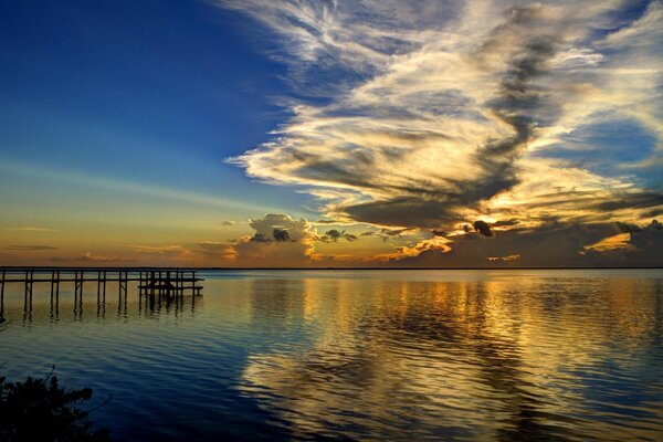 An unusual sunset on the shore