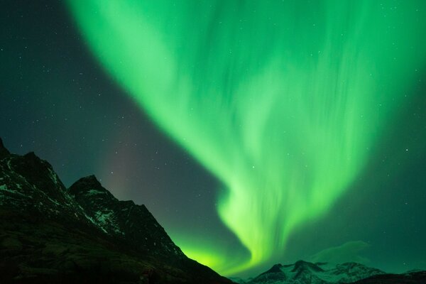 Am Himmel sind grüne Farben sichtbar