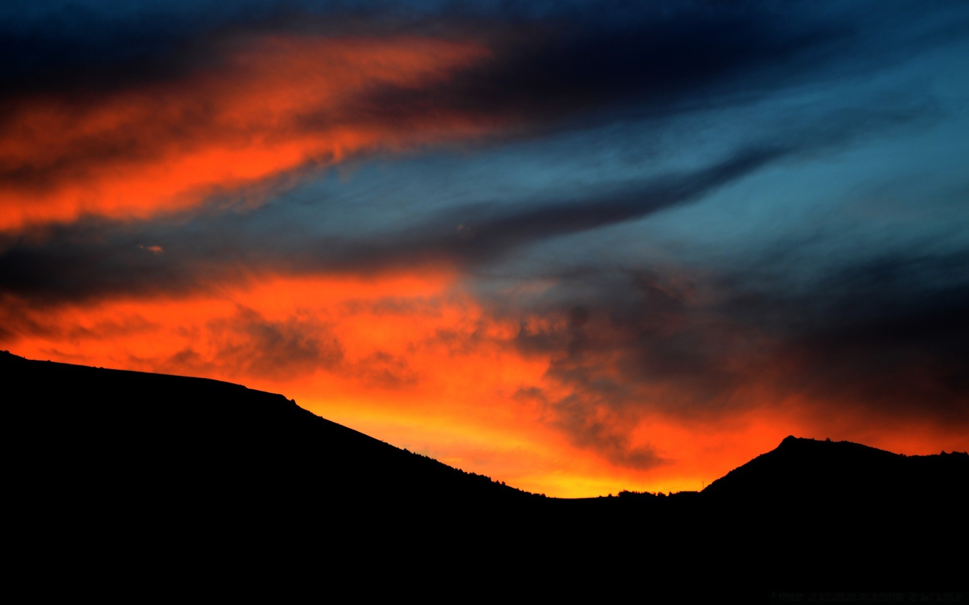 ciel coucher de soleil aube soir ciel crépuscule soleil silhouette à l extérieur paysage nature voyage montagnes lumière