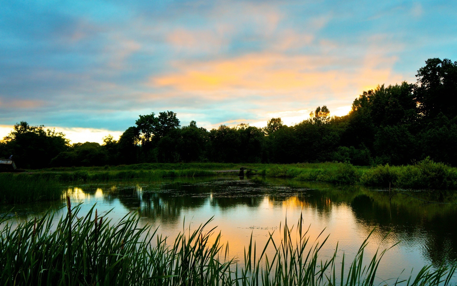 ciel nature eau lac coucher de soleil aube paysage ciel réflexion soleil à l extérieur herbe été arbre beau temps sang-froid soir