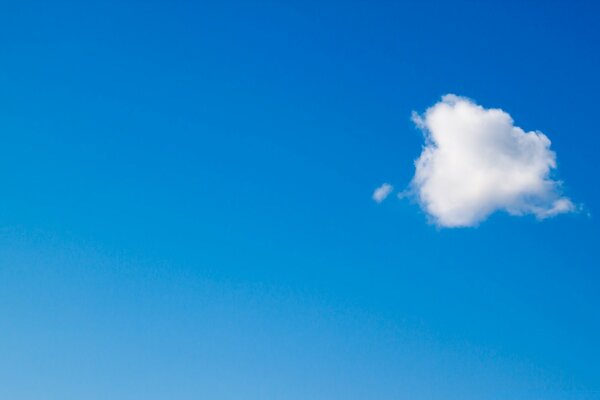 Schönes Foto des Himmels mit Wolken