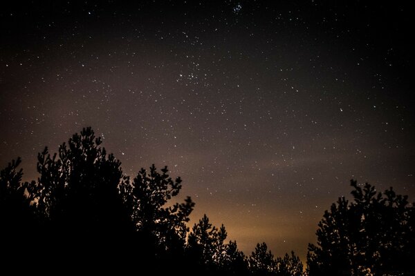 Astronomie dunkler Himmel mit Mond