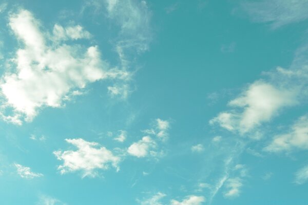 Błękitne niebo pogodne