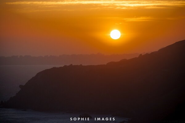 Cielo cupo al tramonto