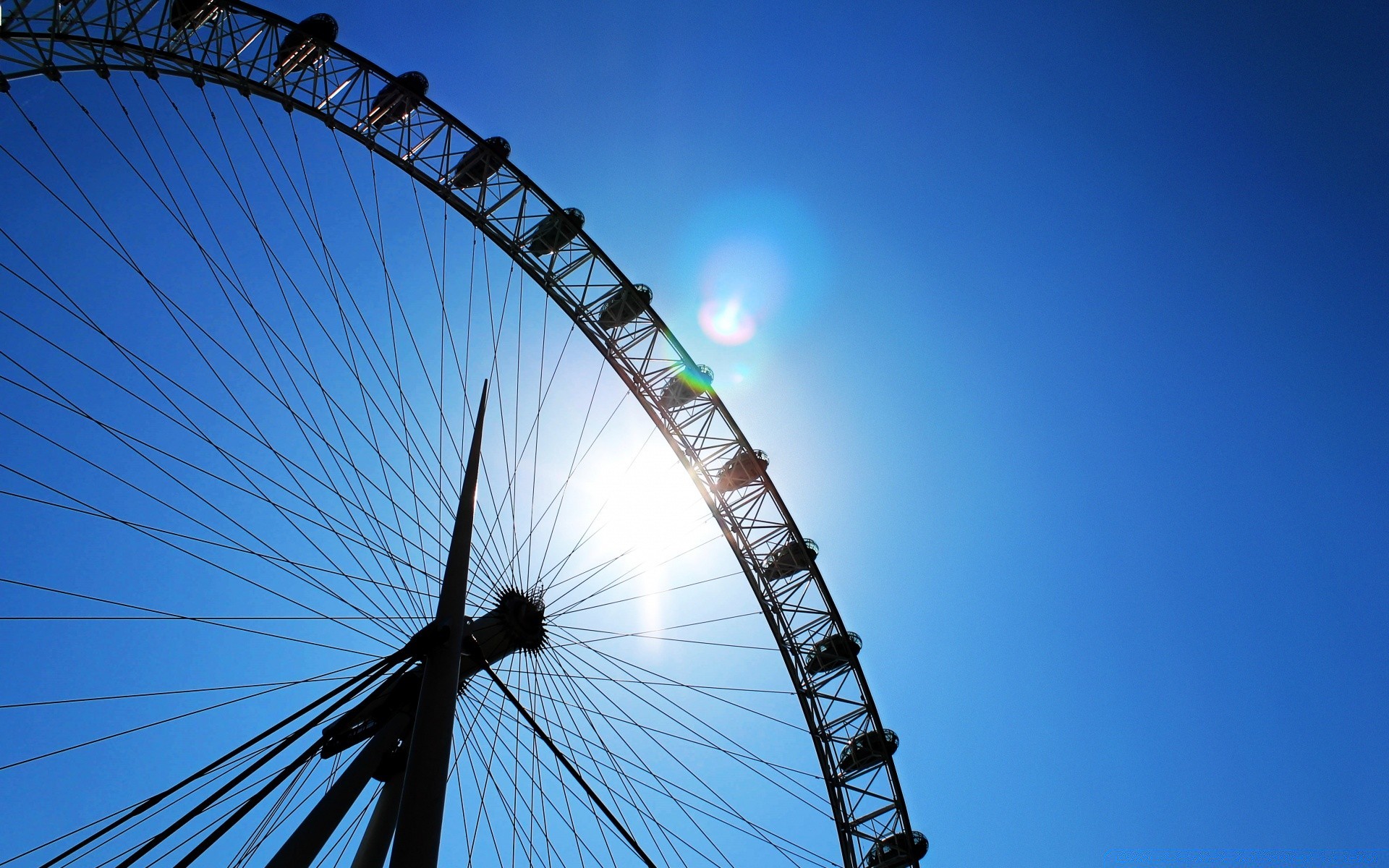 himmel himmel riesenrad räder unterhaltung hoch karussell höhe vergnügen karneval stahl im freien reisen pad