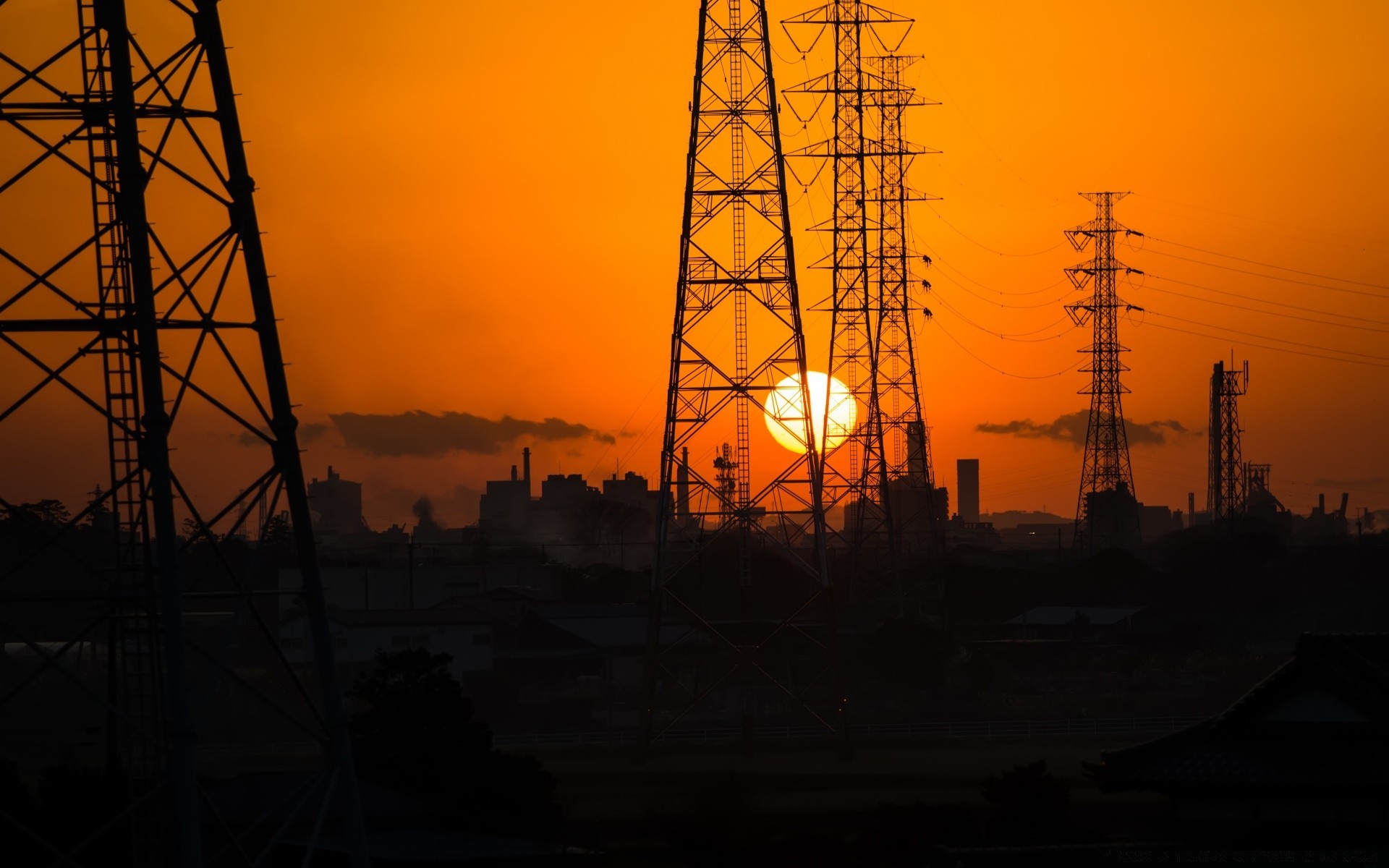 céu energia torre indústria eletricidade céu tensão silhueta poder tecnologia pôr do sol fios aço fornecimento poluição construção estação distribuição pilão alta