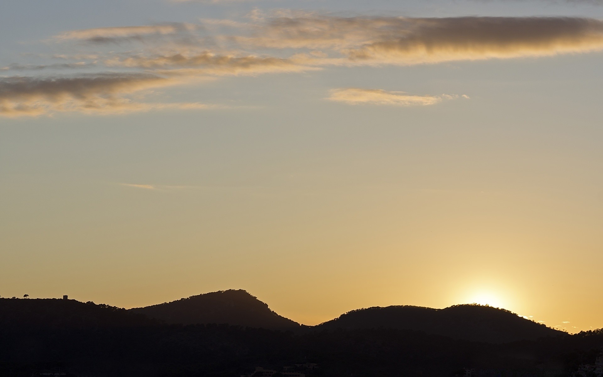 cielo tramonto alba paesaggio nebbia sera cielo sole illuminato crepuscolo montagna nebbia acqua luce spiaggia luce del giorno silhouette all aperto albero viaggi