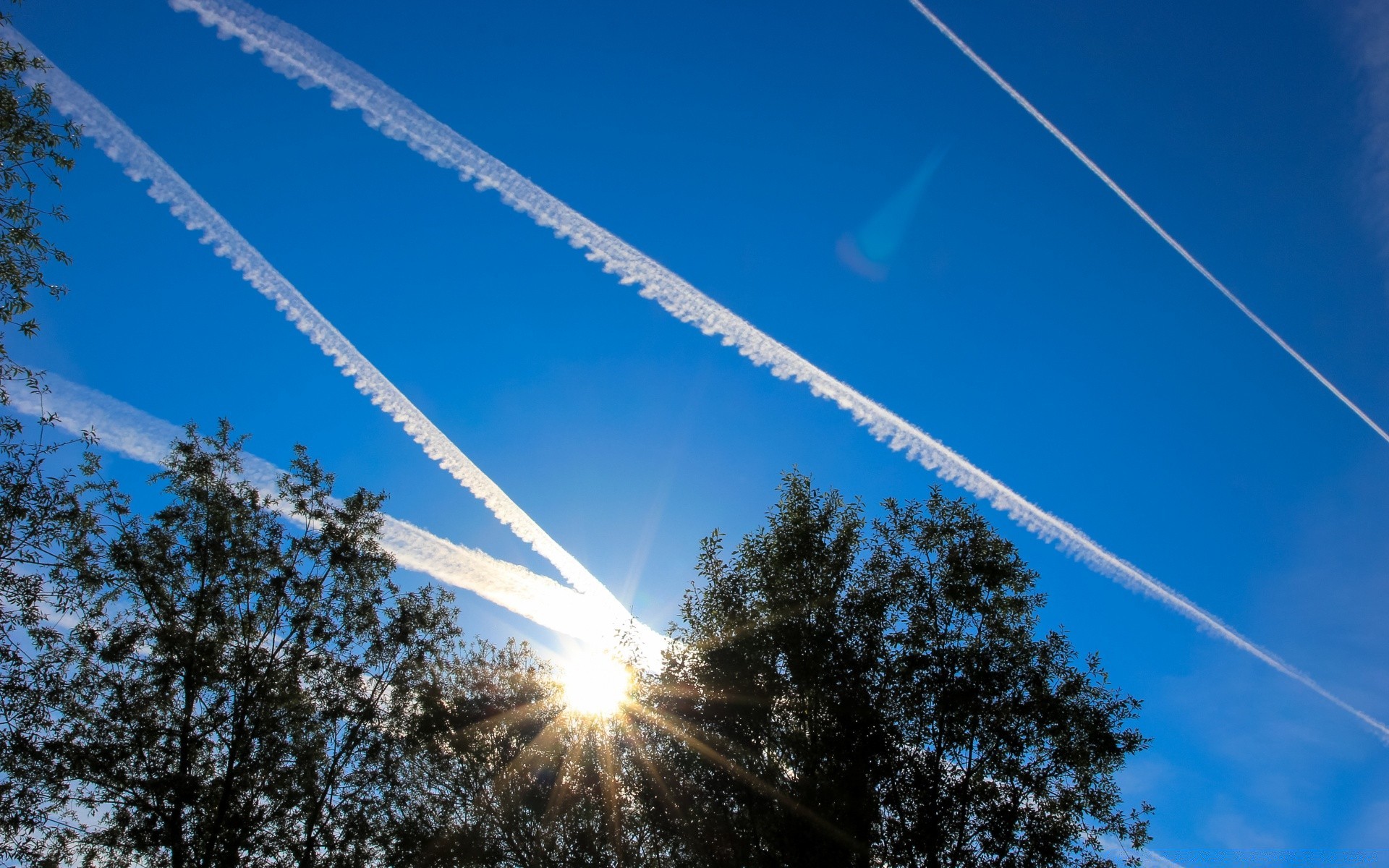 cielo cielo avión al aire libre tiempo naturaleza aire alta avión buen tiempo sol luz del día medio ambiente paisaje velocidad brillante viajes